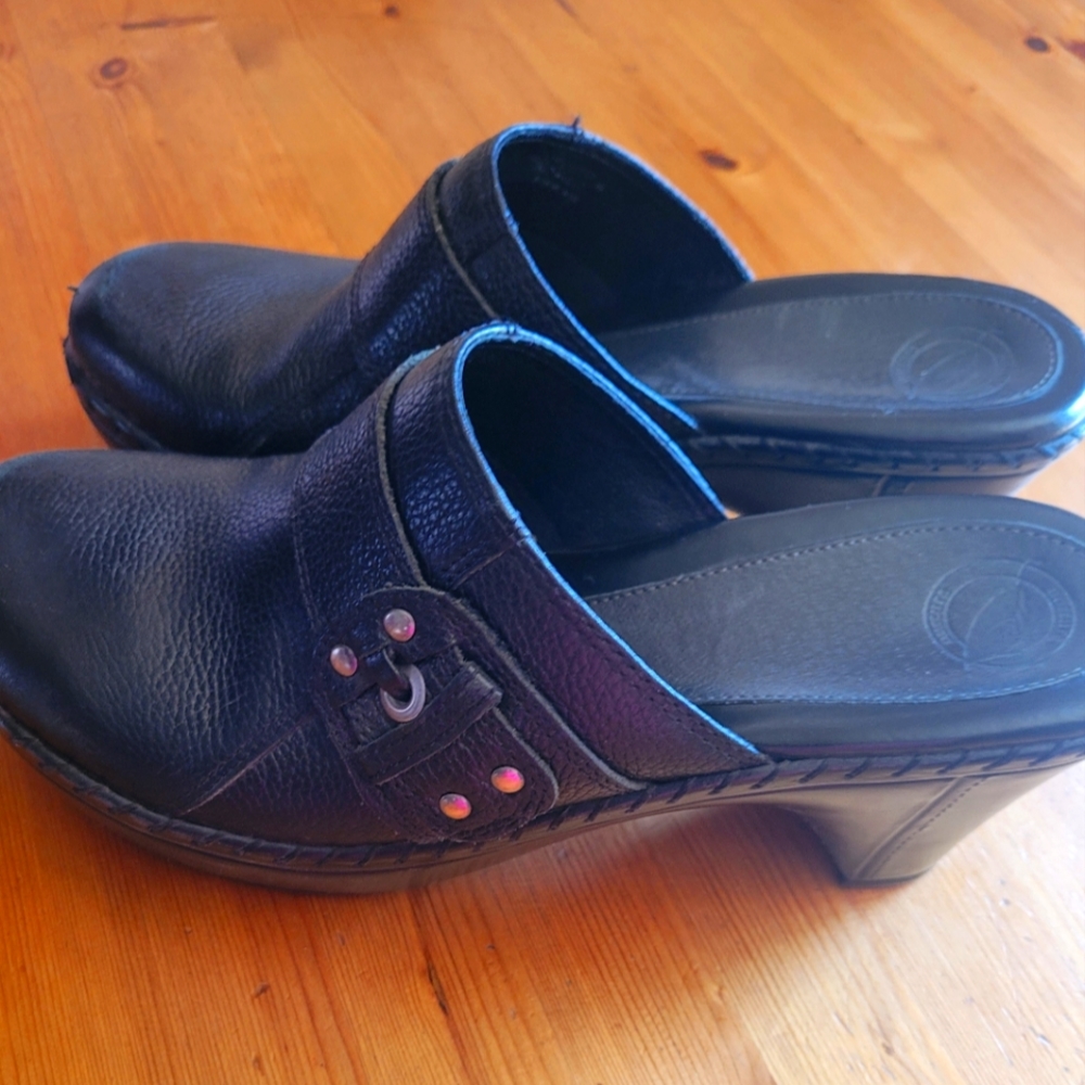 Nurture clogs